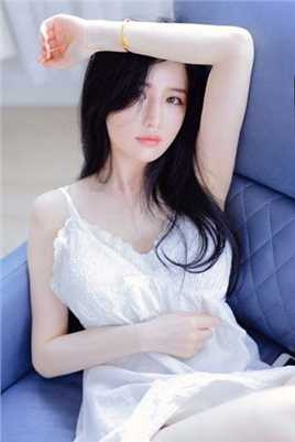 高清清纯养眼校花吊带蕾丝裙白皙奶肌酥胸玉足极品个人图集